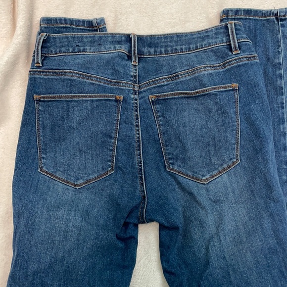 Medium wash high rise skinnies - Picture 4 of 4